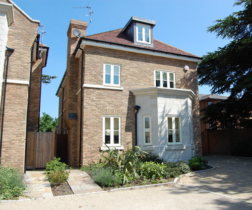 A development of four high spec houses built for a development company in Greater London<br />
